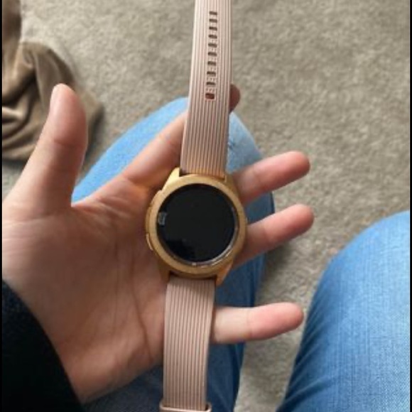 Samsung rose gold watch - Picture 2 of 2